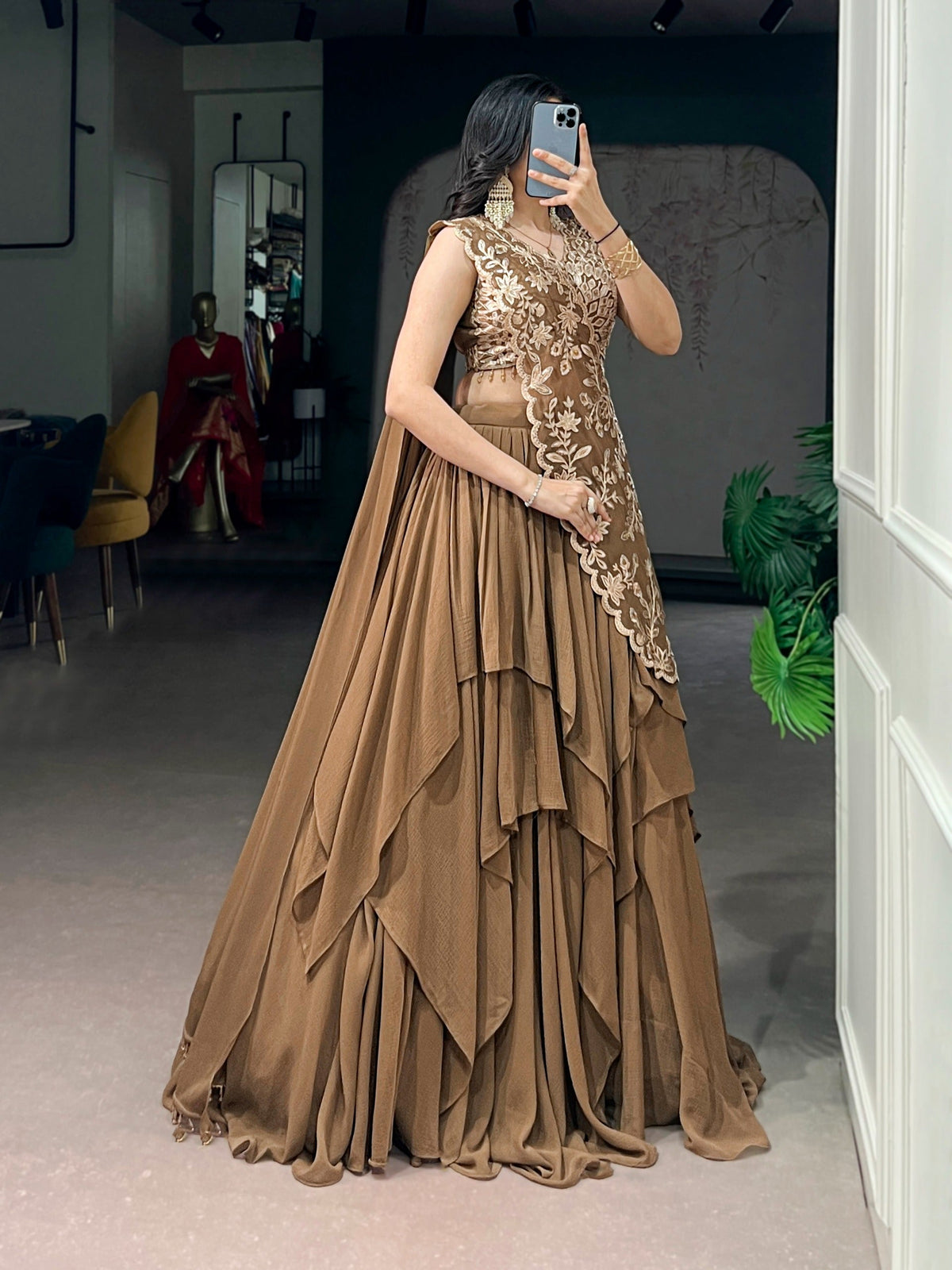 Crafted in flowy marble textures with a lightweight feel, this elegant lehenga is designed for effortless comfort and timeless festive charm.🤎
