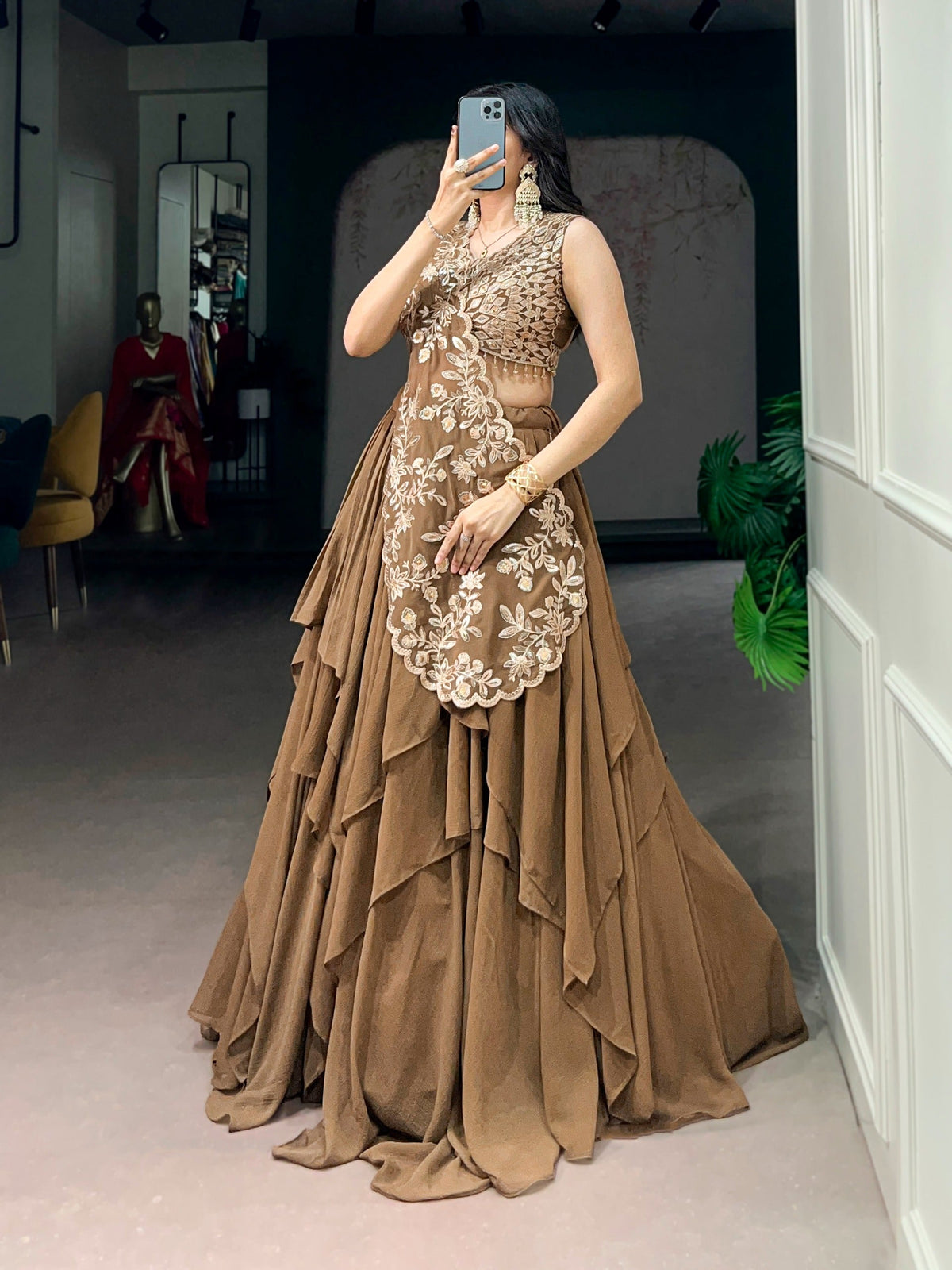 Crafted in flowy marble textures with a lightweight feel, this elegant lehenga is designed for effortless comfort and timeless festive charm.🤎